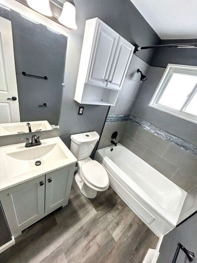 Building Photo - Charming 3-Bedroom Home with Modern Comfor...