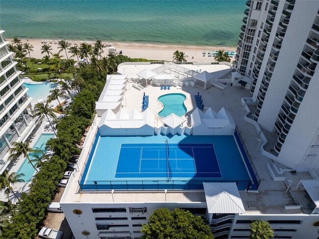 Building Photo - 16711 Collins Ave