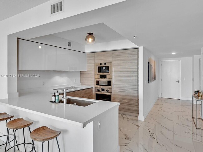 Building Photo - 300 Sunny Isles Blvd