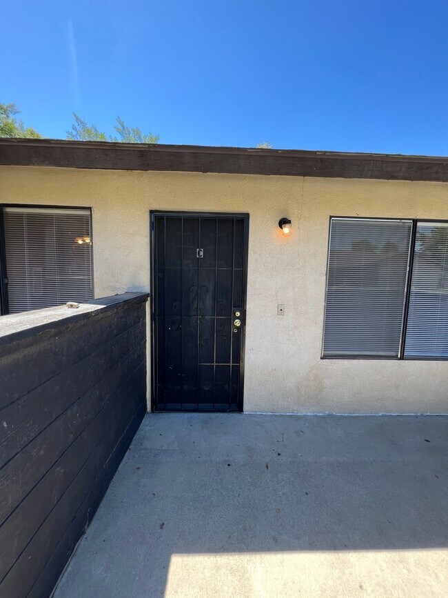 Building Photo - 7612 N Laurelglen Blvd