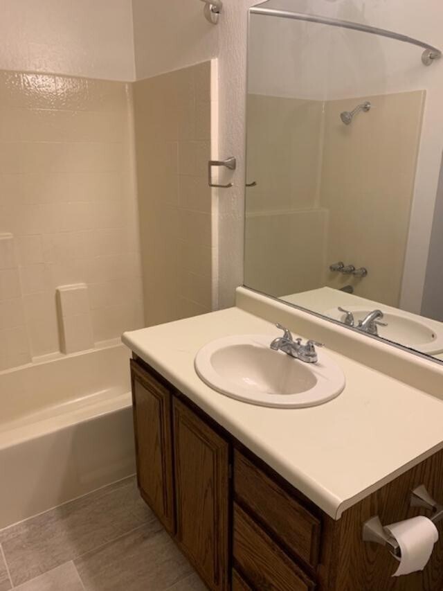 Building Photo - Awesome 3 Bedroom Home! Great Price, Great Location And It's Available Now!