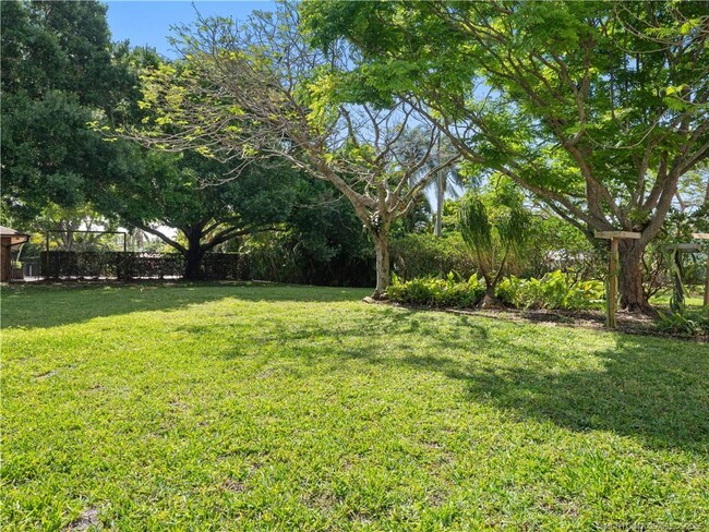 Building Photo - 2468 N W Everglades Blvd