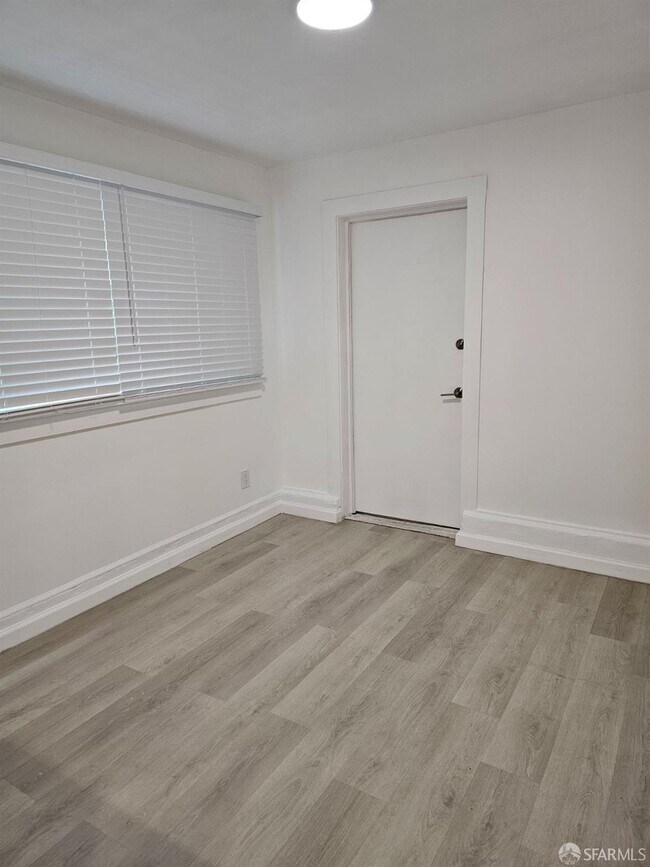 Building Photo - 615 15th Ave