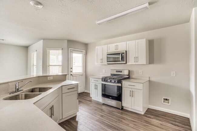 Building Photo - 5834 Kyle Cove Dr