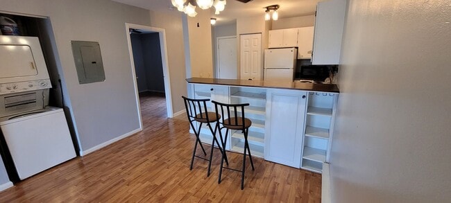 Building Photo - 523 Meadowview Dr