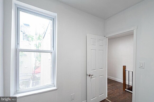 Building Photo - 2238 Oakford St