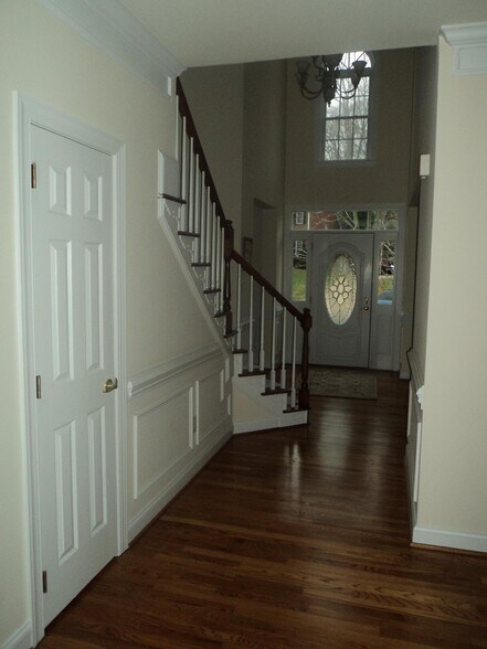 Building Photo - 7127 Weddington Brook Dr