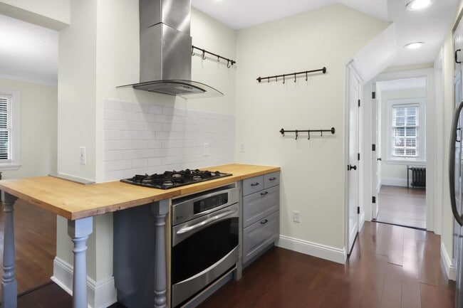 Building Photo - 1265 West Blvd