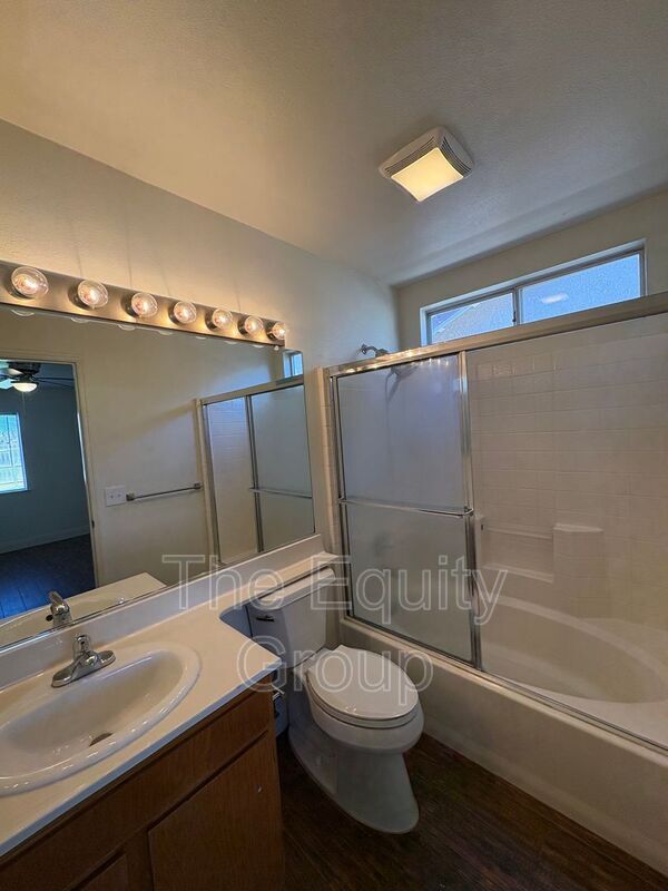 Building Photo - 4300 E Feemster Ave