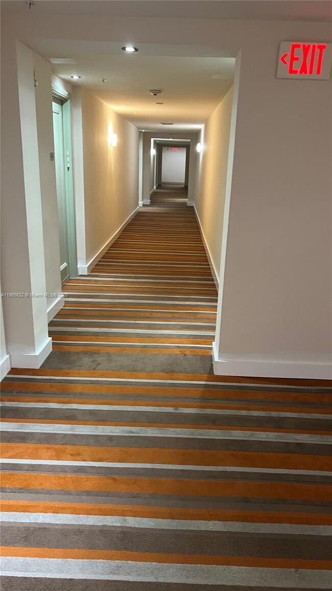 Building Photo - 2775 NE 187th St