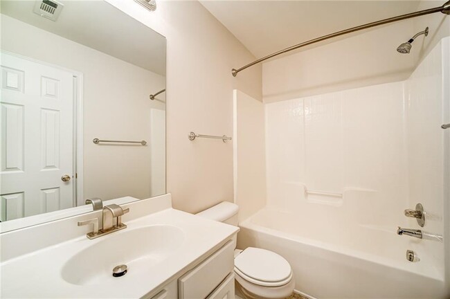 Building Photo - 374 St Claire Dr