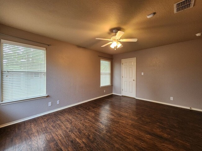 Building Photo - No Carpet / Storage Shed / Back Patio  /  ...