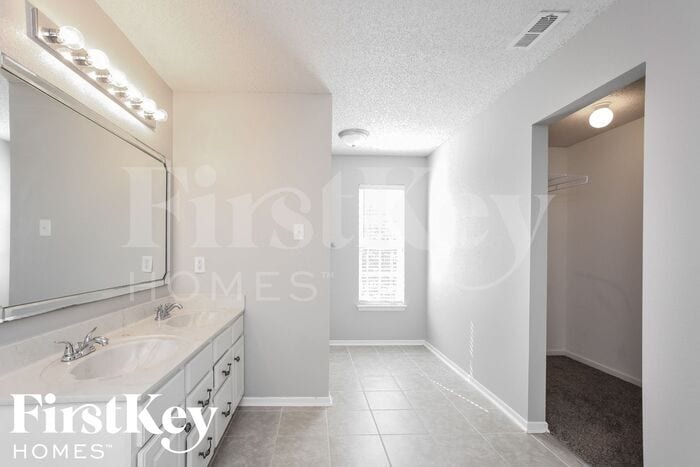 Building Photo - 10851 Zimmerman Ln