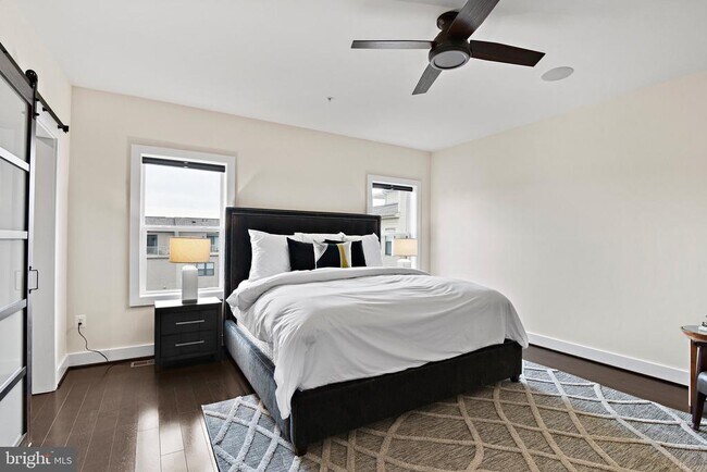 Building Photo - 44742 Tiverton Sq