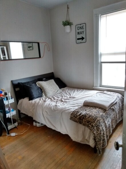 Building Photo - 2948 N Newhall St