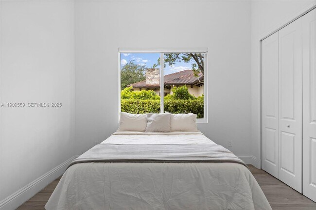 Building Photo - 9580 SW 101st Terrace