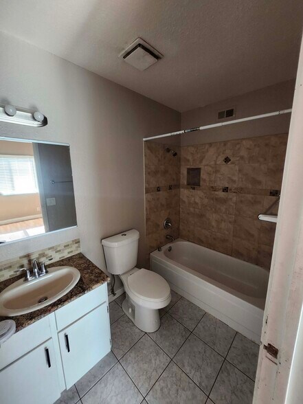 Building Photo - 33 Gold Bar Ct
