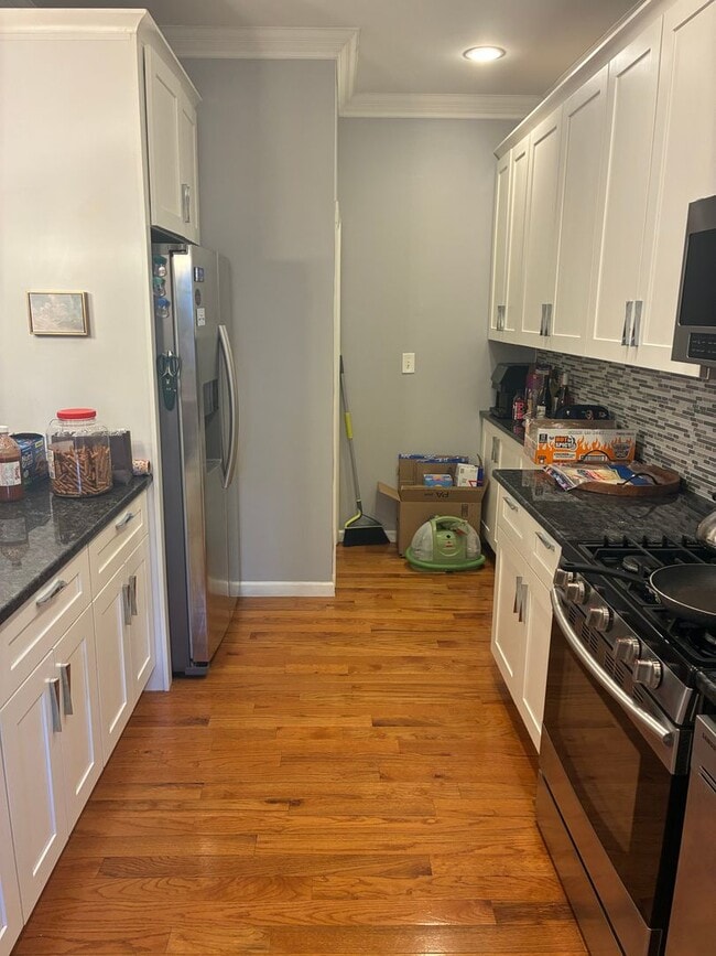 Building Photo - SPACIOUS LAWRENCEVILLE 3 BED 2.5 BATH! PER...