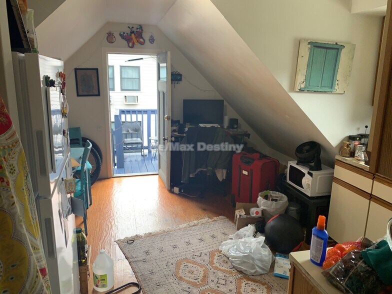 Primary Photo - 156 Morrison Ave