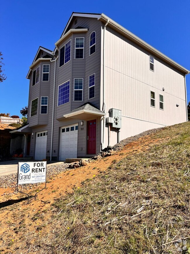 Building Photo - 0407 - Telegraph Duplex