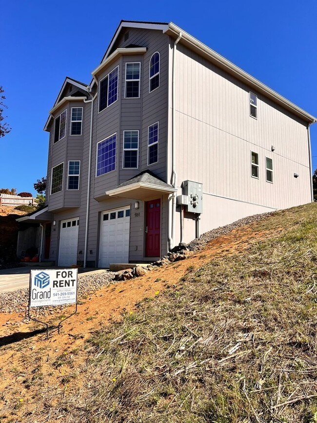 Building Photo - 0407 - Telegraph Duplex