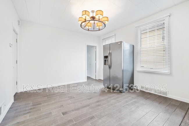 Building Photo - 2410 Collins St