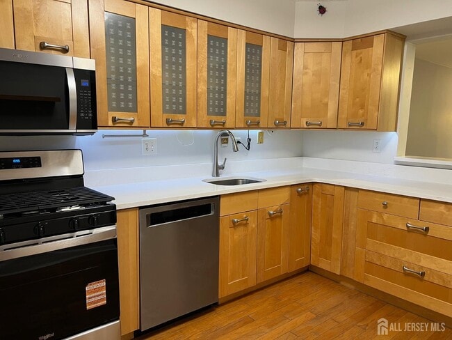 Building Photo - 60 Hampshire Dr