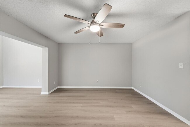 Building Photo - 525 Oak Haven Dr
