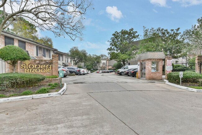 Building Photo - 1811 Stoney Brook Dr