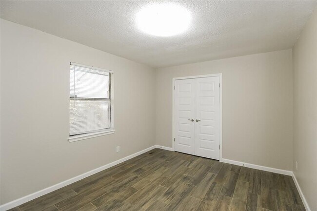 Building Photo - 2133 Running Branch Rd