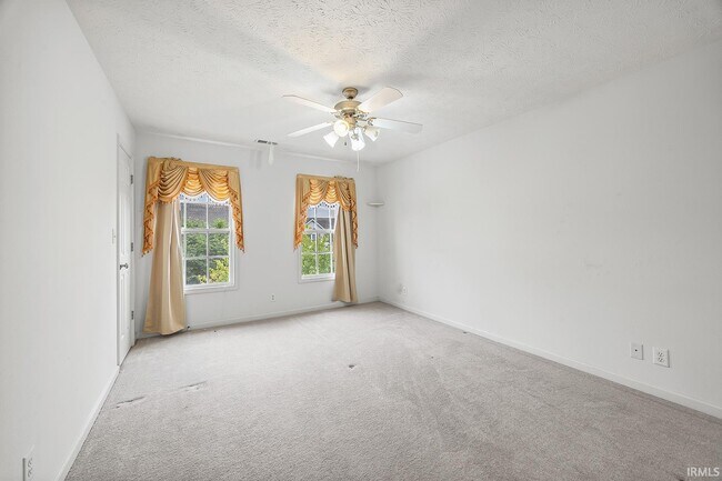 Building Photo - 987 Marwyck St