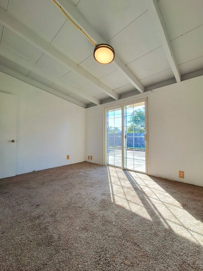 Building Photo - Refurbished 3bd Single Story House With Carport & Large Yards