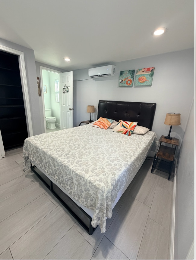 Building Photo - Stadium Studio/  Efficiency