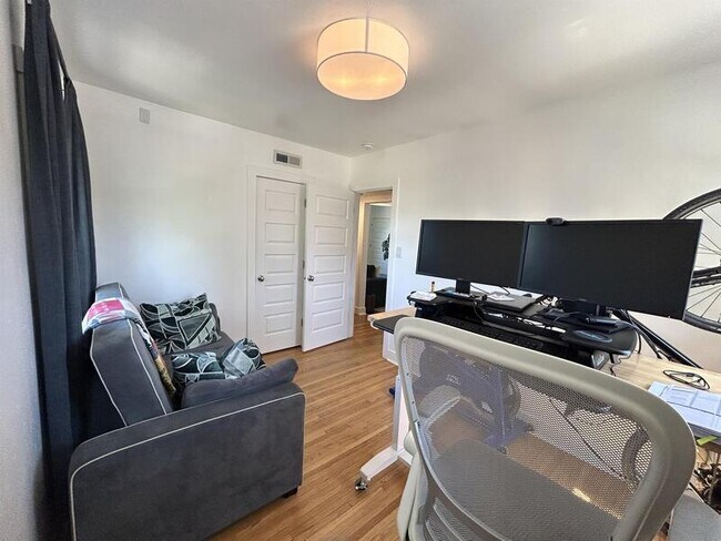 Building Photo - 808 E 300 S