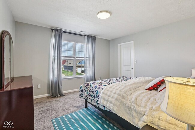 Building Photo - 6673 Laurelwood Dr