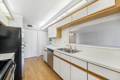 Building Photo - 105 Half Moon Cir
