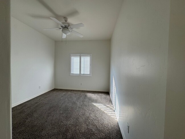 Building Photo - 3BR,2BS Custom home w/3 Car-Boat Deep Garage-Target shopping area