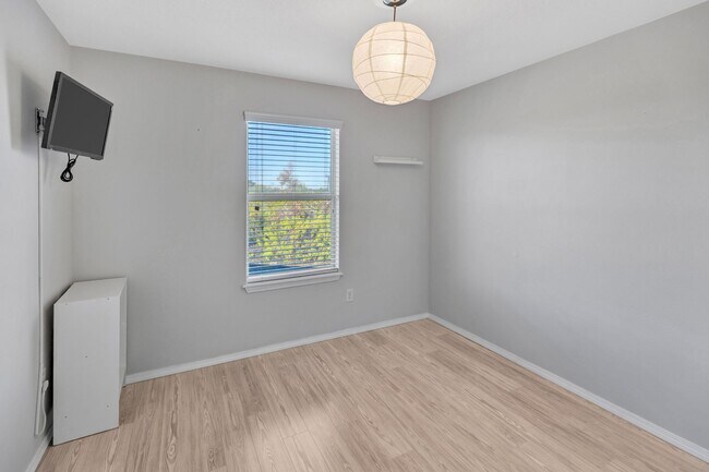 Building Photo - Partially furnished 3-bedroom, 2.5-bath home