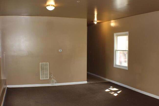 Building Photo - 107-109 E 17th St