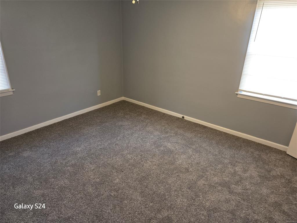 Building Photo - 2141 Meadowlane Dr