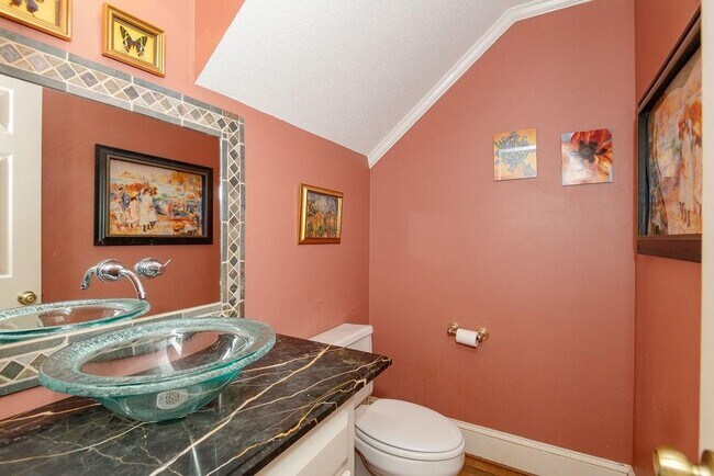 Building Photo - 10315 Crescent Ridge Dr