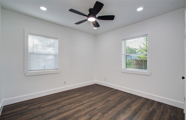 Building Photo - 7530 Park Pl Blvd