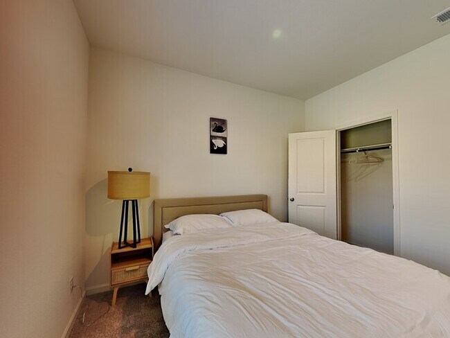 Building Photo - 14141 Emeric St