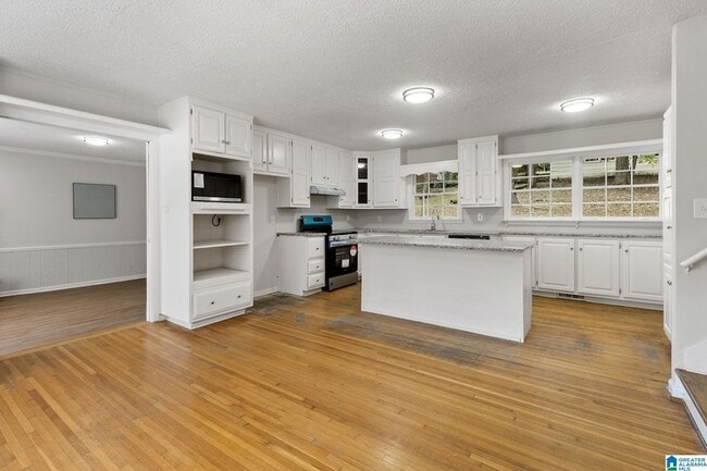 Building Photo - 2344 3rd Way NE