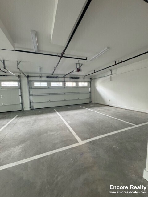 Building Photo - 158 Everett St