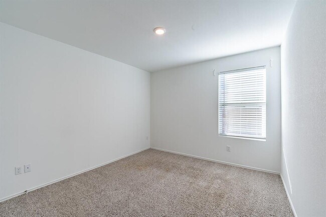 Building Photo - 322 Arnage Dr