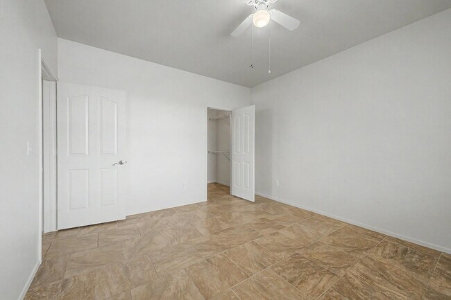 Building Photo - 16013 S Desert Foothills Pkwy