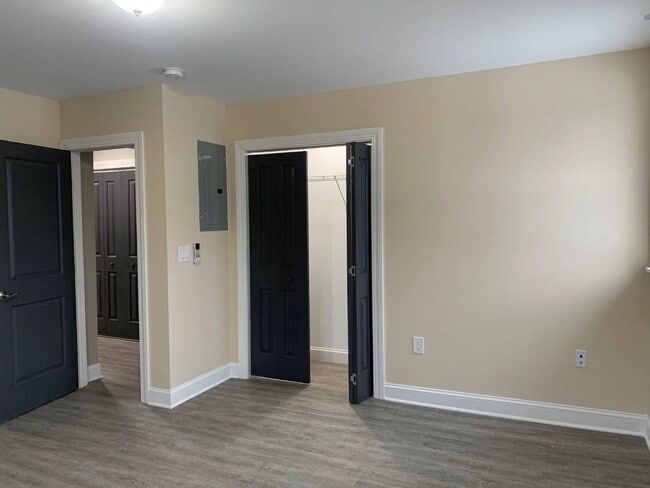 Building Photo - 29 Elk St