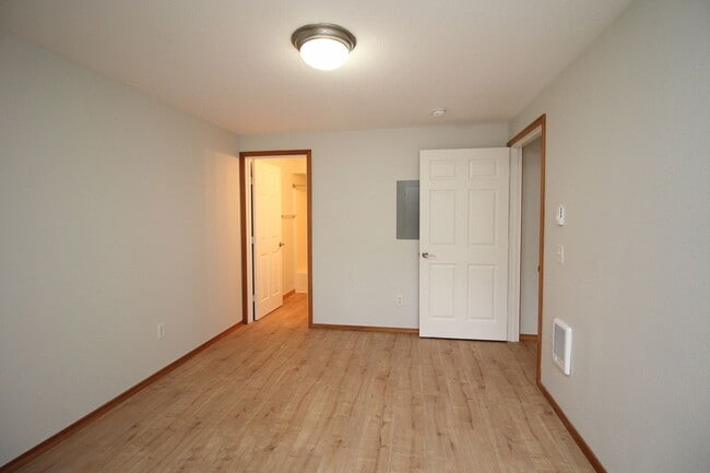 Building Photo - 683 NE 162nd Ave