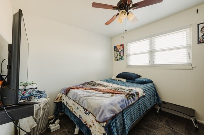 Building Photo - 1529 E 52nd St